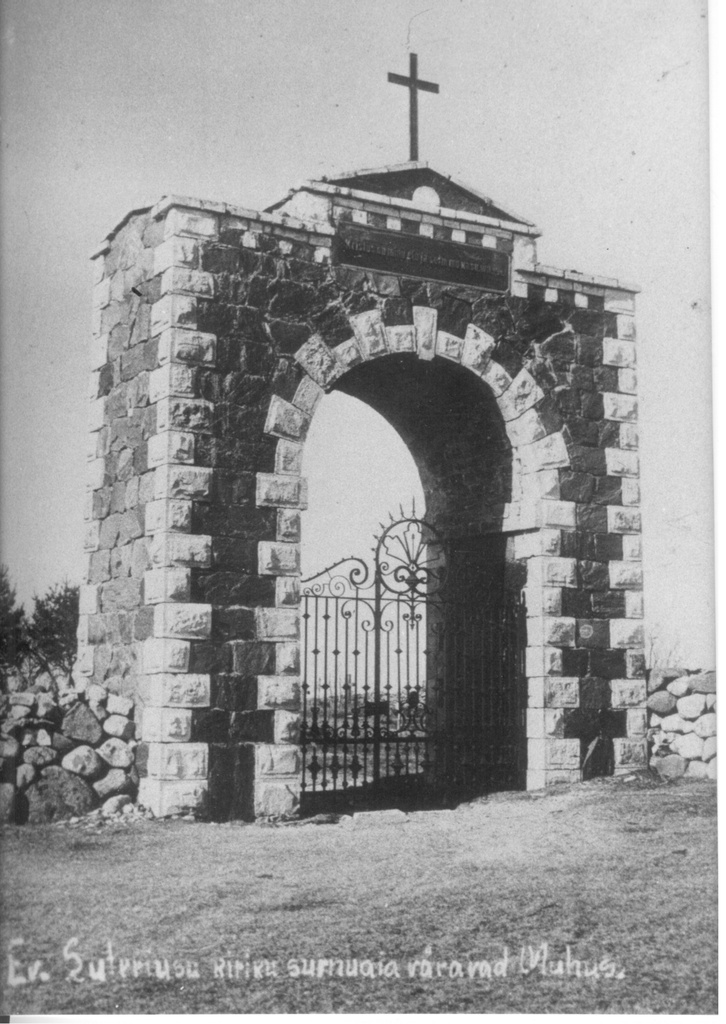 Muhu surnuaia väravad