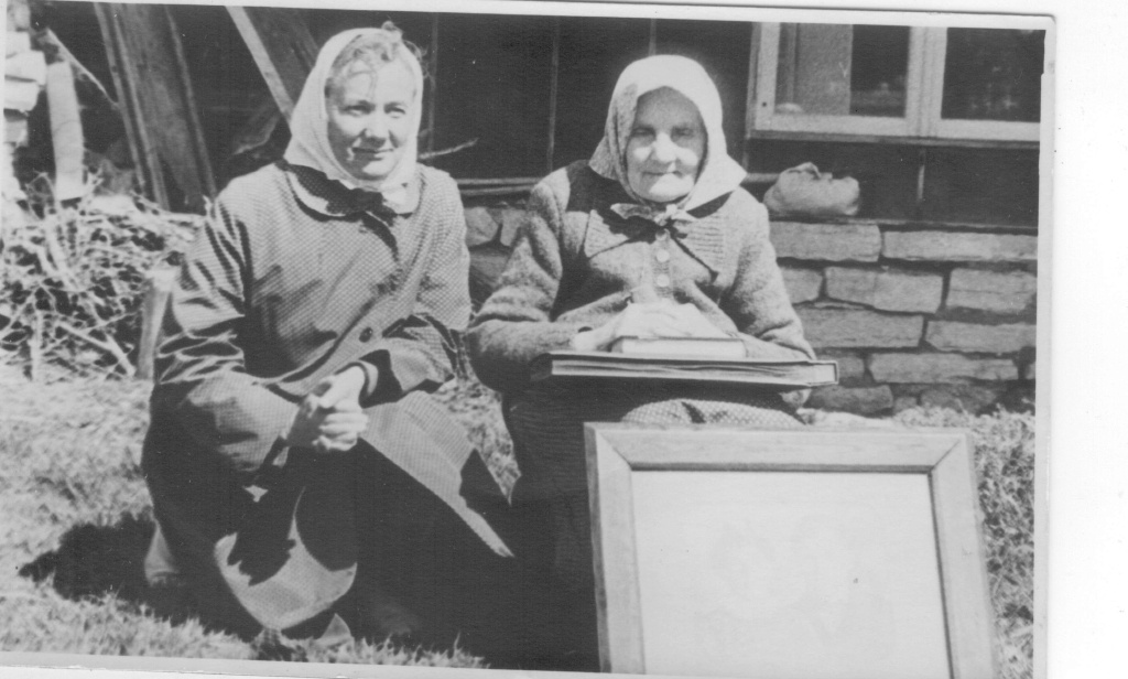 Schmuul, Ruudu Tooma elumaja ees