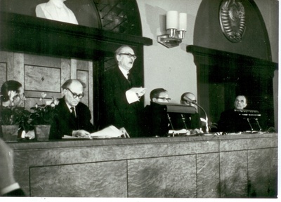 F. Tuglas avab Kirjanike Liidu 5. kongressi.  similar photo