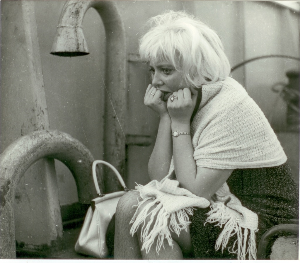 Kaader filmist "Keskpäevane praam".