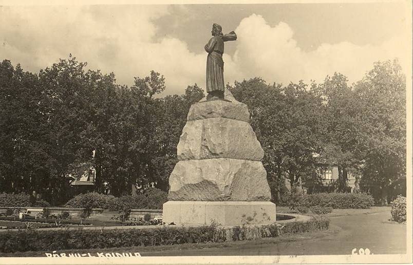Pärnu, L. Koidula monument