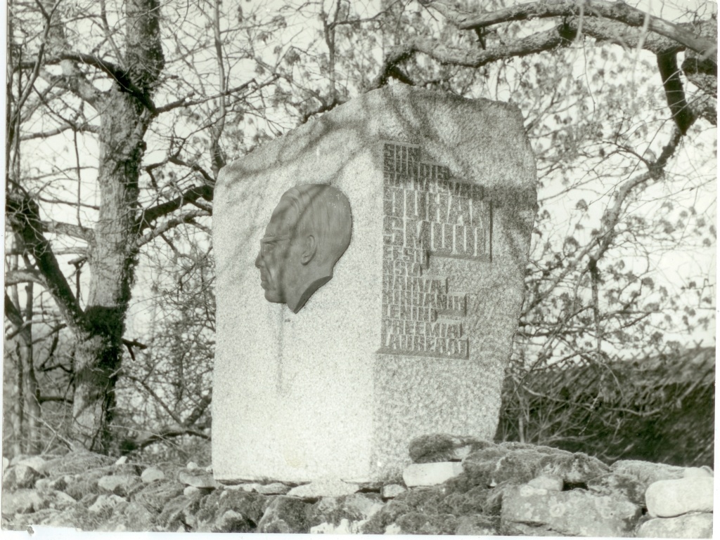 J. Smuuli mälestuskivi Koguvas