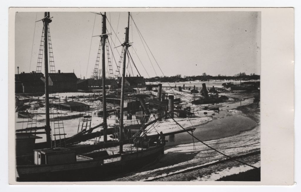 Sinked former Russian flotilla ships in Pärnu valley