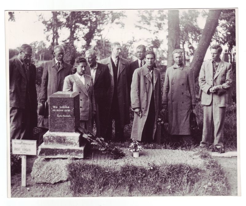 Foto Lydia Koidula ümbermatmisest 1946. a