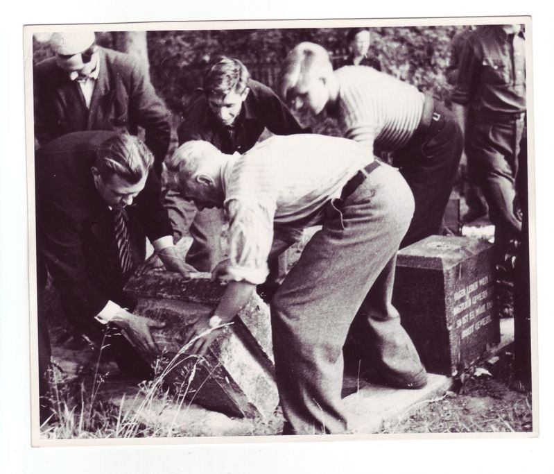 Foto Lydia Koidula ümbermatmisest 1946. a