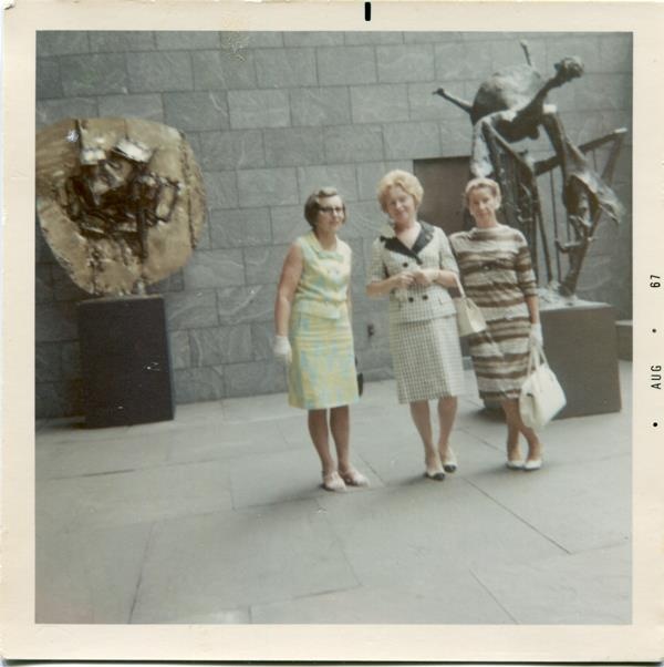 Linda Sõber, Ilse Leetaru ja Anu Uustalu Guggengeimi Muuseumis New Yorgis
