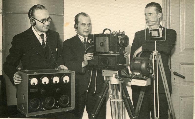 Võttegrupp tehnikaga. August Eichelmann (Eljari) ja Voldemar Päts