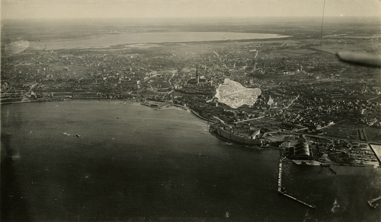 View of the air from the sea to the city centre, the angaaries of water aircraft, the Airport and Patarei in the forefront