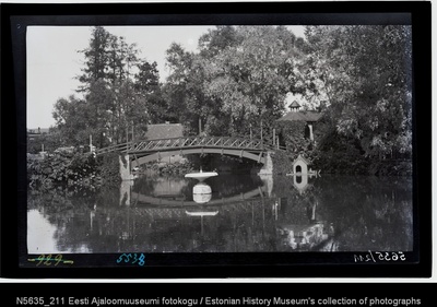 Tartu, Saksa Käsitööliste Seltsi aed. Tiik ja sild.  similar photo