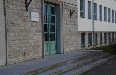 Rakvere Gümnaasium. Uue hoone avamine: koolilipu sisenemine majja rephoto