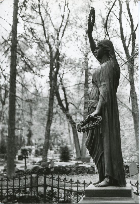 August Weizenbergi vanemate hauamonument Kanepis