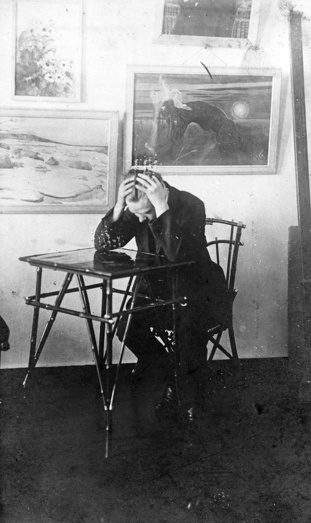 Kunstnik Aleksander Promet maalimas