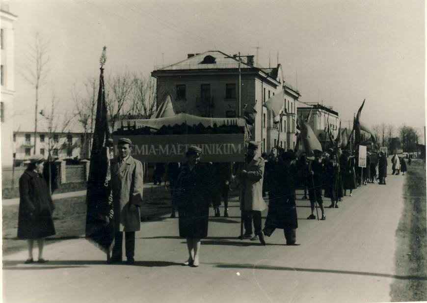 Kohtla-järveekeemia-mäetehnika studentsdmaide demonstration