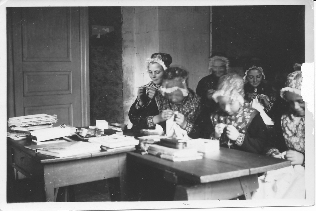 Ruhnu koolilapsed, käsitöötund