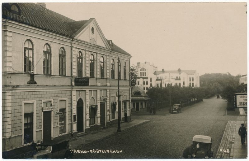 Postcard. Pärnu, Rüütli Street. Located in the album Hm 7955.