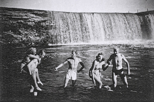 Students during summer practice at Jägala drunk boiling