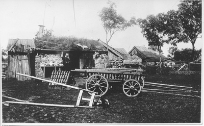 Sõidukeid ja tööriistu talu õuel Osmussaarel  duplicate photo