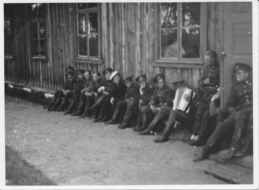 Eesti Vabariigi sõjavägi. Juuni 1940.a. Jägalas , patareil väike vaheaeg...