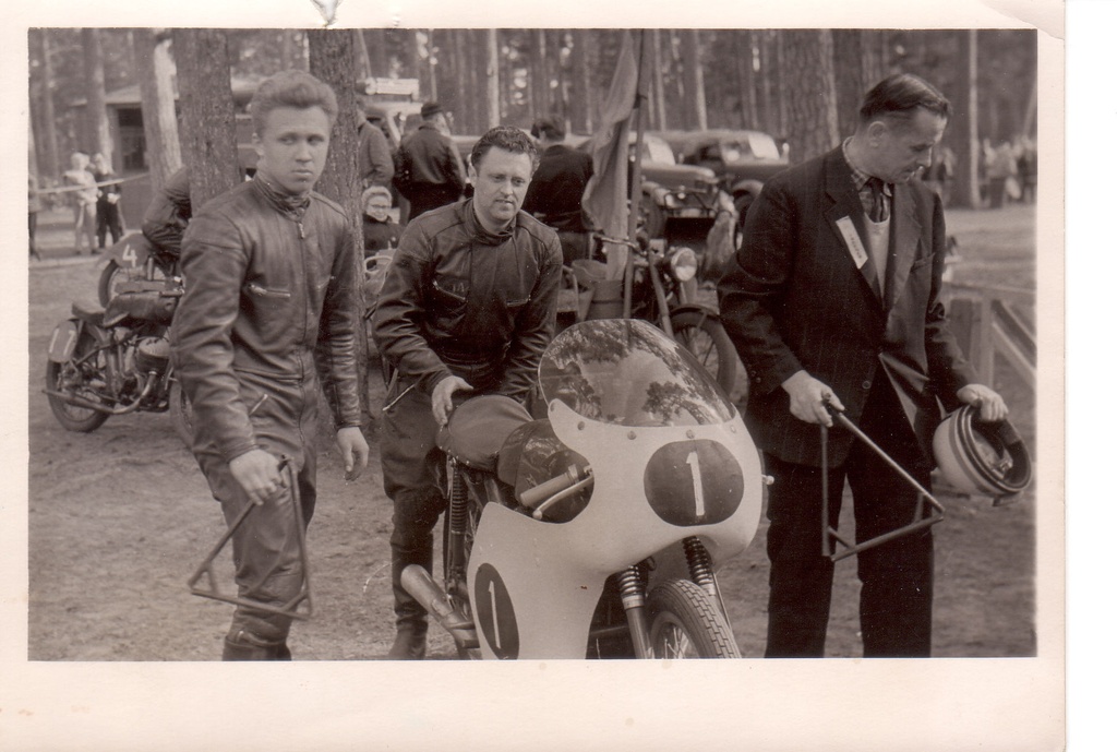 Group of motosporters
