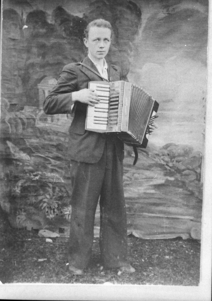 Evald Tellas akordioniga