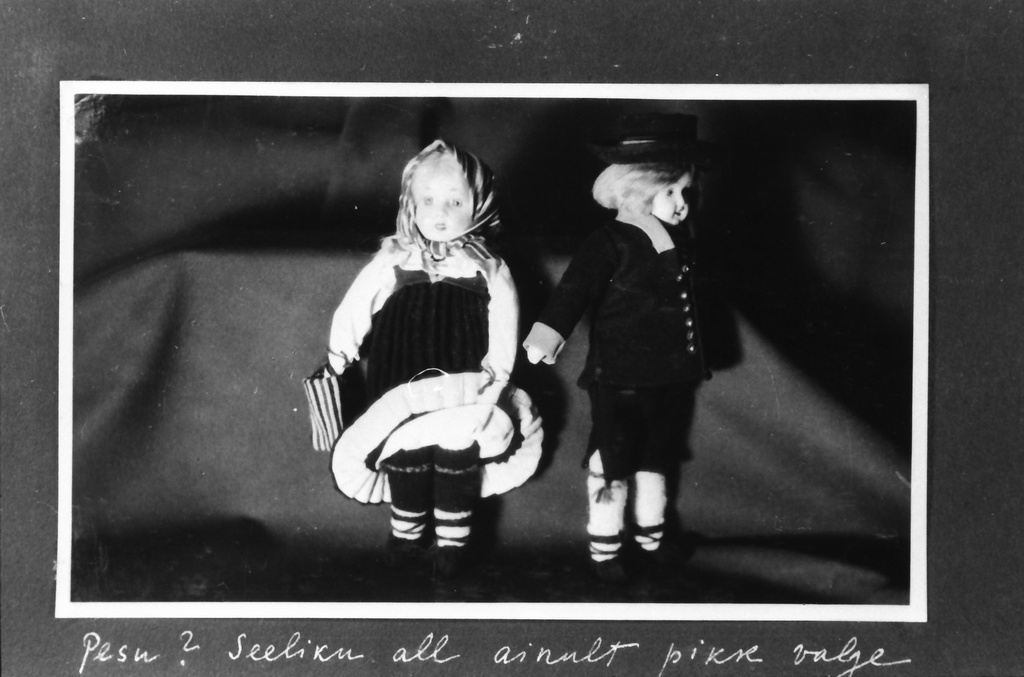 Vormsi rahvariietes nukud: Agneta ja Lars