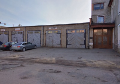 Rakvere's friendship town Sigtuna (Sweden) is a gifted firefighting car in front of Rakvere Firefighting Unit. rephoto