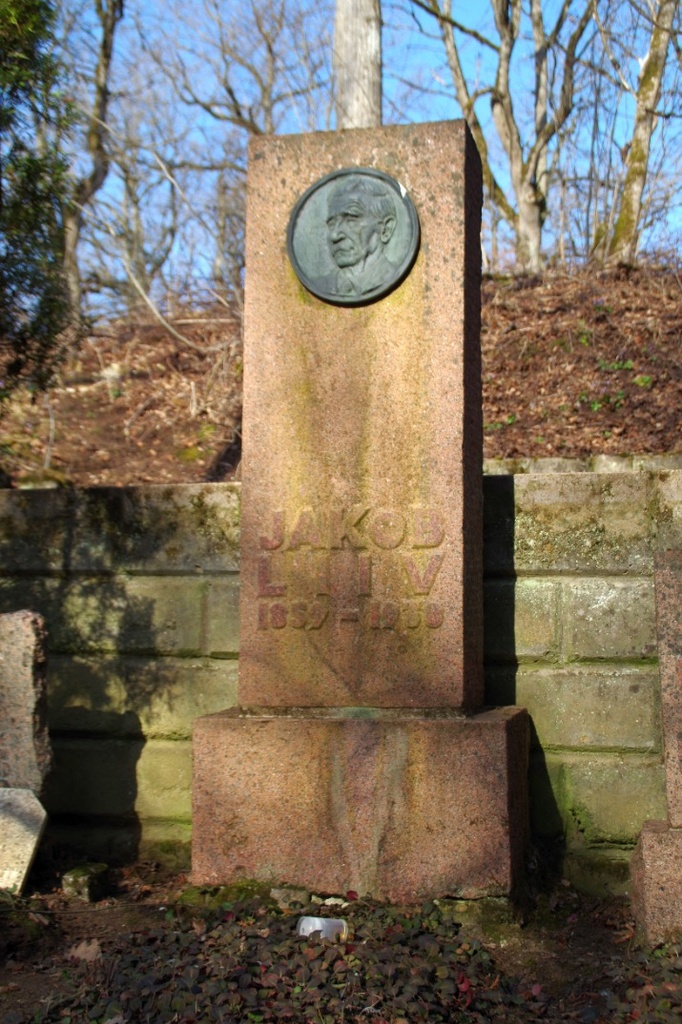 Jakob Liivi's graveyard at Rakvere's graveyard rephoto