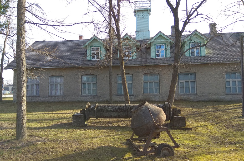 Kunda. Old swimming pool behind the office rephoto