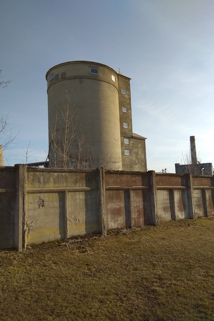 Kunda, concrete cement silo rephoto