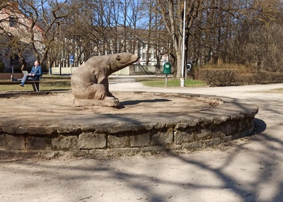 B. Labi sculptor at Ehalaid's shape "Karu" in Vaksali (also Karu) park rephoto