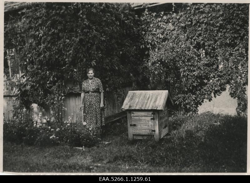 Natalie Valger from Mõisaküla Pärnu t 64 residential house next to the beekeeper star in the garden