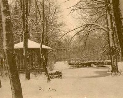 foto,Vahi kodumajanduskoolis 1920-ndail a., pildil ka Anete Tohvelman Lõõlast rephoto