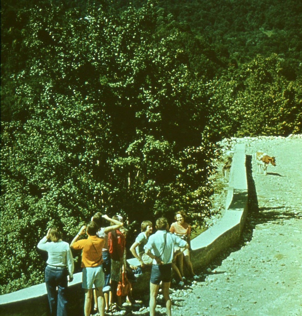 From Salme village, make the mountains