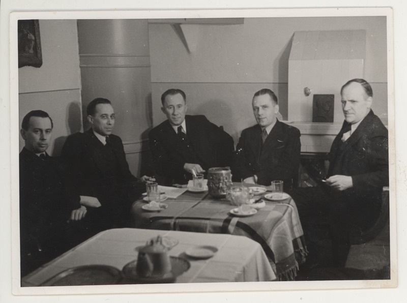 Tartu Kunstimuuseumi asutamistoimkonna koosolek 18.03.1940.a. "Pallase" ruumides
