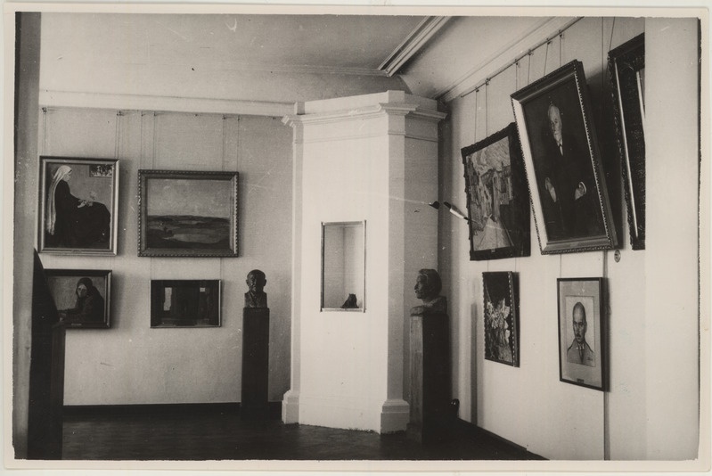 TKM ekspositsioon. Tuba nr. 2 (A. Hitleri pl. 3) K. Mäe, N. Triigi ja J. Koorti, P. Areni, R. Nymani töödega