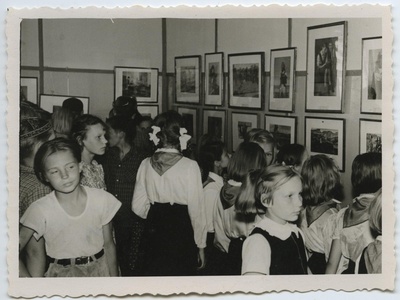 Rändnäitus "Nõukogude noored - kommunismiehitajad" Valgemetsa pioneerilaagris 22. juunist - 21. augustini 1959  similar photo