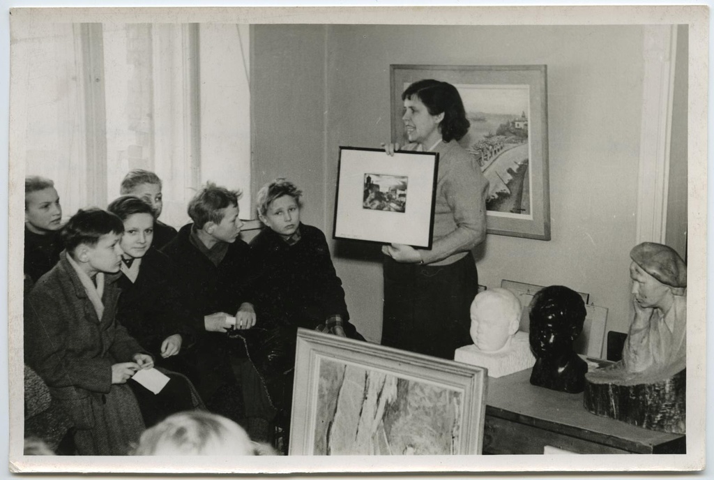 V. Hinnov loeb teemal "Kujutava kunsti liigid" I Keskkooli 6. kl. õpilastele, 8. märtsil 1960.
