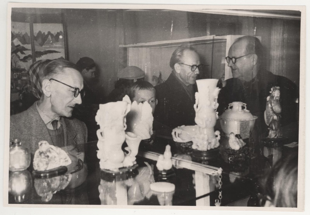 Hiina tarbekunsti näituse avamisest osavõtjad. V. Erm, P. Raitar. 24. sept. 1959