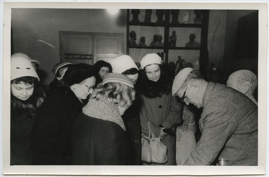 Ekskursioon skulptor prof. Anton Starkopfi ateljeesse 16. jaan. 1962.