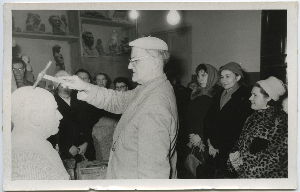 Ekskursioon skulptor prof. Anton Starkopfi ateljeesse 16. jaan. 1962.