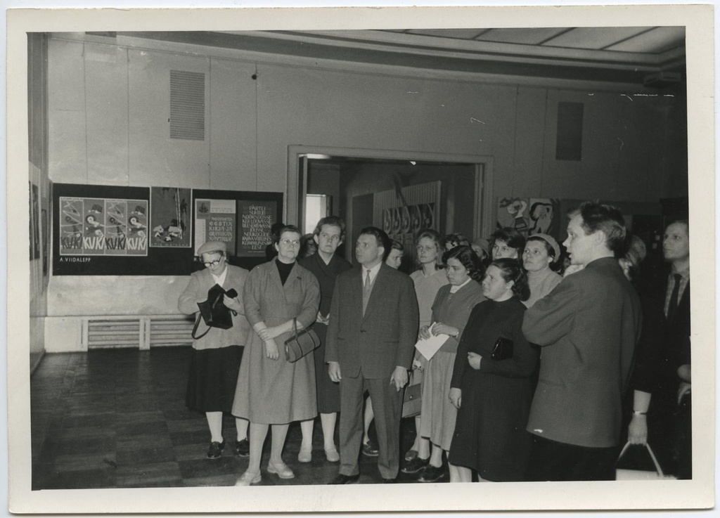 Ekskursioon Tallinna 15. apr. 1962. Nõukogude Eesti plakati ja kaubandusgraafika näitusel Kunstihoones.