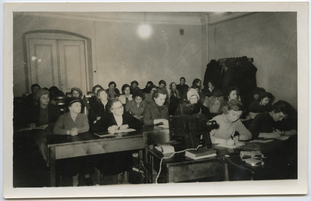 Direktori asetäitja teaduslikul alal Eha Ratniku loeng "Barokk ja rokokoo" 21. nov. 1962.