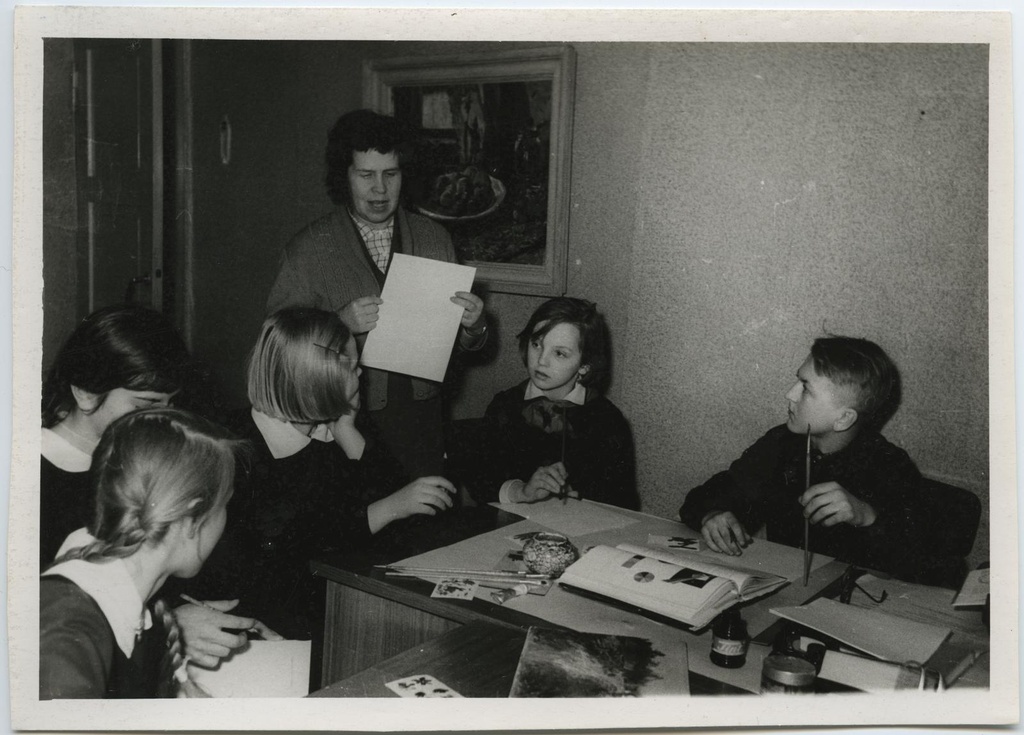 TKM-i 7. kunstiajaloo ringi loeng-vestlus "Maalitehnikad" 20. veebr. 1962. Juhendab vanem teaduslik töötaja Virve Hinnov.