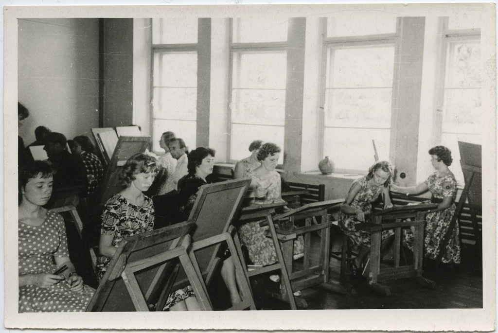 Algkursuse seminar Tartu Kujutava Kunsti Kooli ruumes suvel 1961