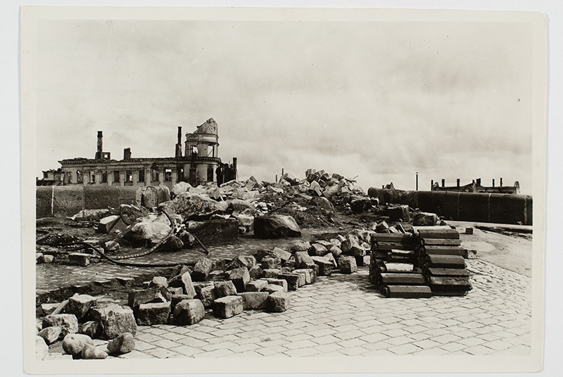 Burned Tartu: The ruins of Kivisilla and cinema Metropol, 2nd August. 1941