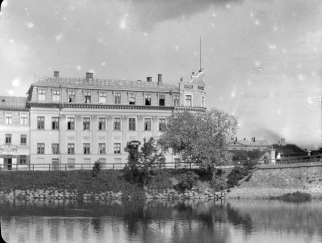 Emajõ ran at the end of the stone bridge