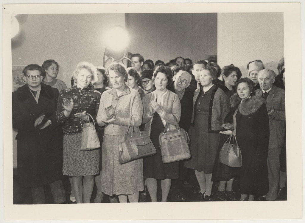 Kujutava kunsti kaugõppekursuse lõpetajate tööde näituse avamine 12. jaan. 1965.