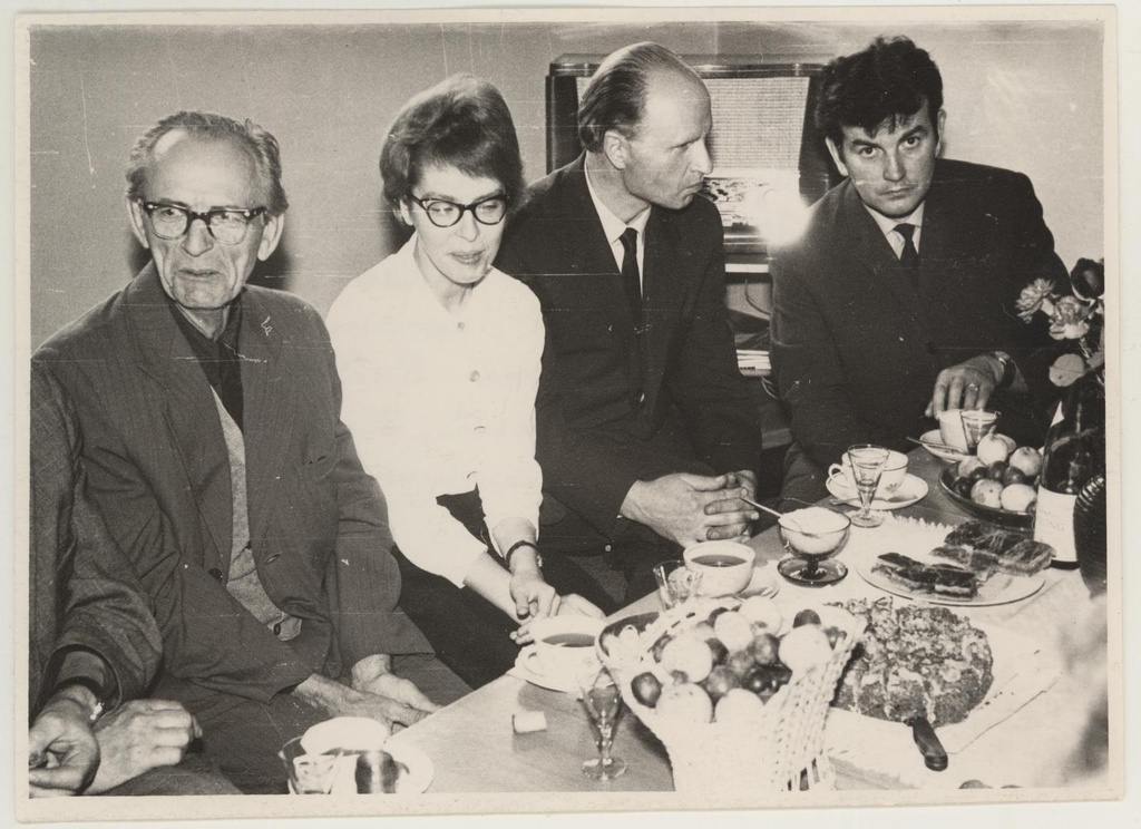 Läti maalikunstnik Uldis Zamzarise teoste näituse avamise (25. sept. 1965) koosviibimiselt.