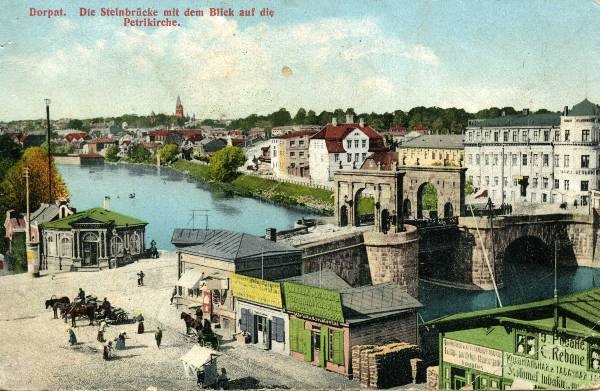 View of the stone bridge and Emajõele upstream.
On the right side of Kivisilla at the end of the cargo pipes (one advertising letter: e. Rebane, colonial goods). On the left side of Kalda t view - Esil Bellevue hotel, Treffner schoolhouse. From the distance to the Peetri Church. 
Letter at the top of the postcard: Dorpat. The stone bridge with a look at the Petri Church.