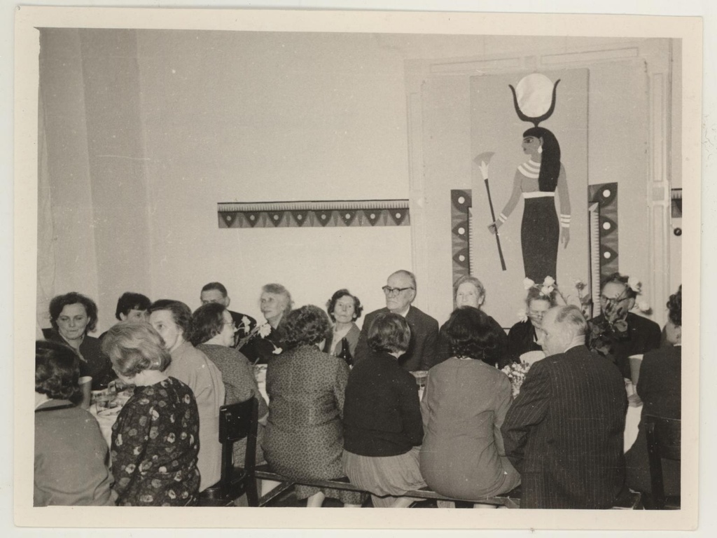 Peavarahoidja Tui Koorti 50. a. juubeli tähistamine 12. apr. 1964. Peolauas.